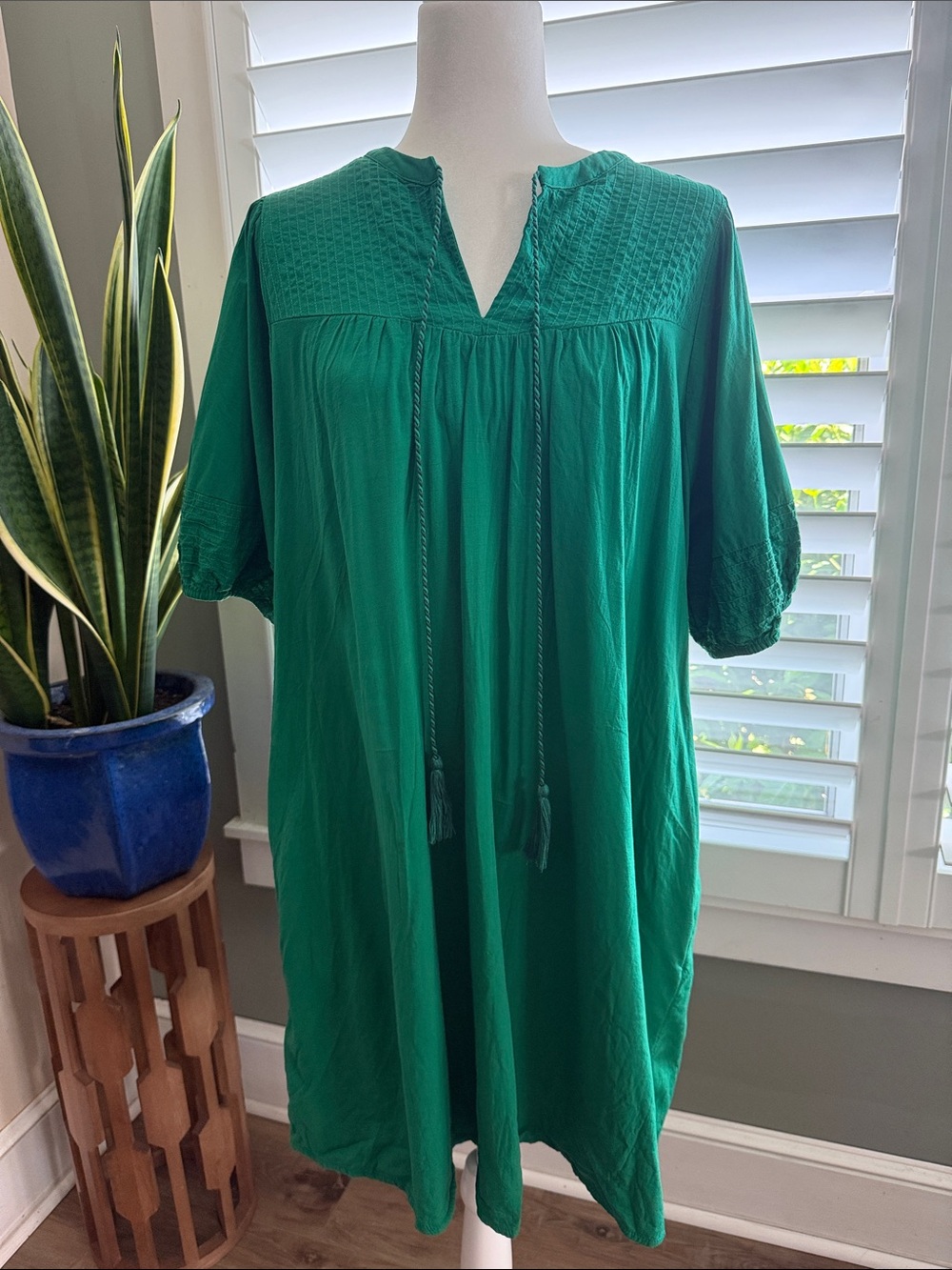 Knox Rose Green Split-Neck Dress  💚
